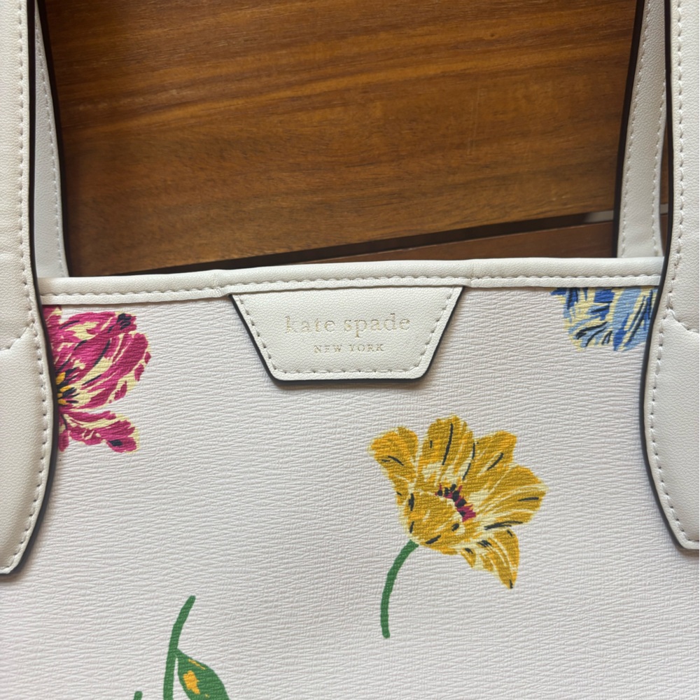 Kate Spade Sutton Tulip Toss Printed Tote Large Size - Picture 3 of 13